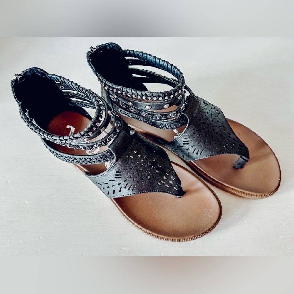 NIB Brand New Very G Mazey Boho Vegan Leather Festival Laser Cut Studded Sandals - Picture 11 of 12